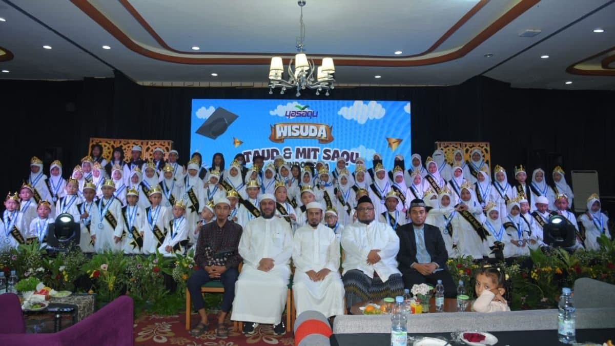 Foto bersama wisuda TAUD dan MIT SaQu